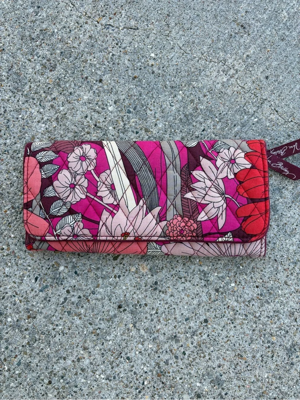 Vera Bradley large pink red trifold quilted wallet floral Maroon - Picture 2 of 4